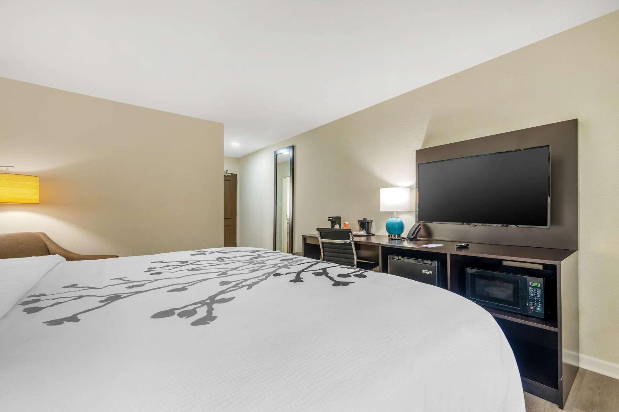 Sleep Inn & Suites Newport News Exterior photo